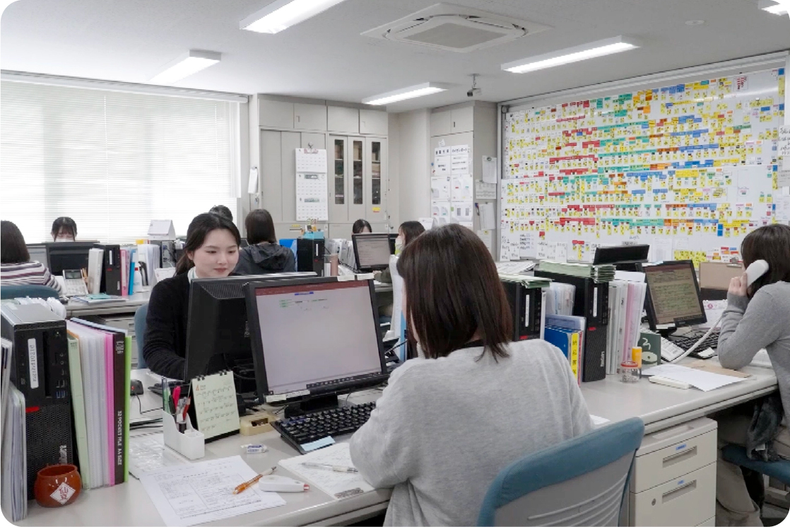 事務職・営業支援課　鷲津 亜美
