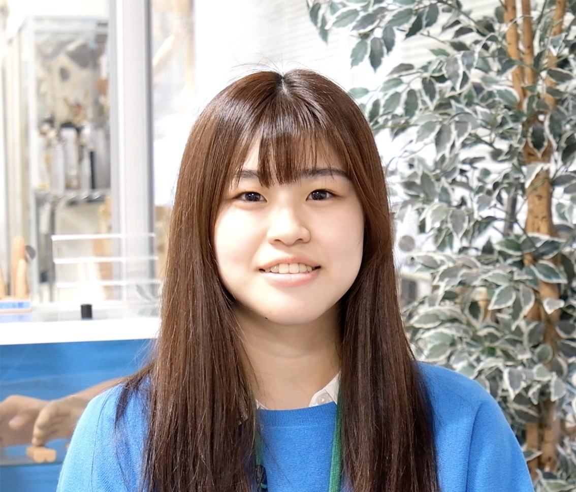 事務職・総務課 青山 蘭